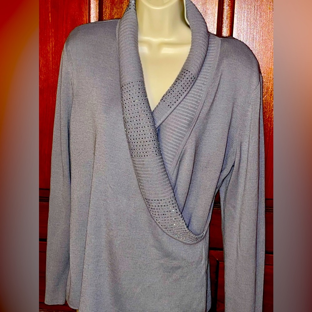 Women’s Adrianna Papell Gray Sweater. Size Large.